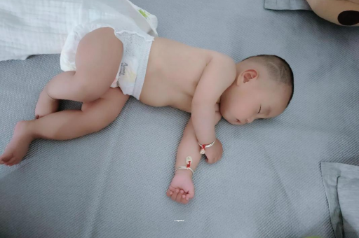 巴音郭楞蒙古几个月宝宝会抬头